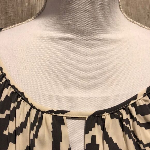 Trina Turk Gray & Cream Zebra Like Blouse - Picture 3 of 8
